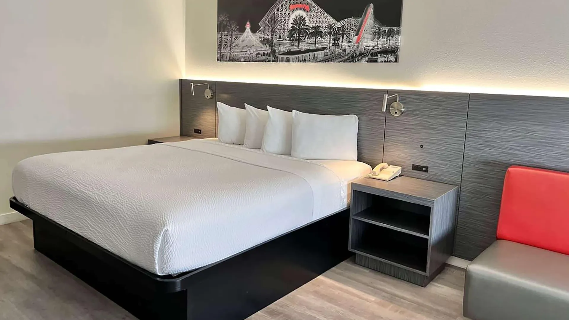 Hotel Ramada By Wyndham Anaheim Convention Center