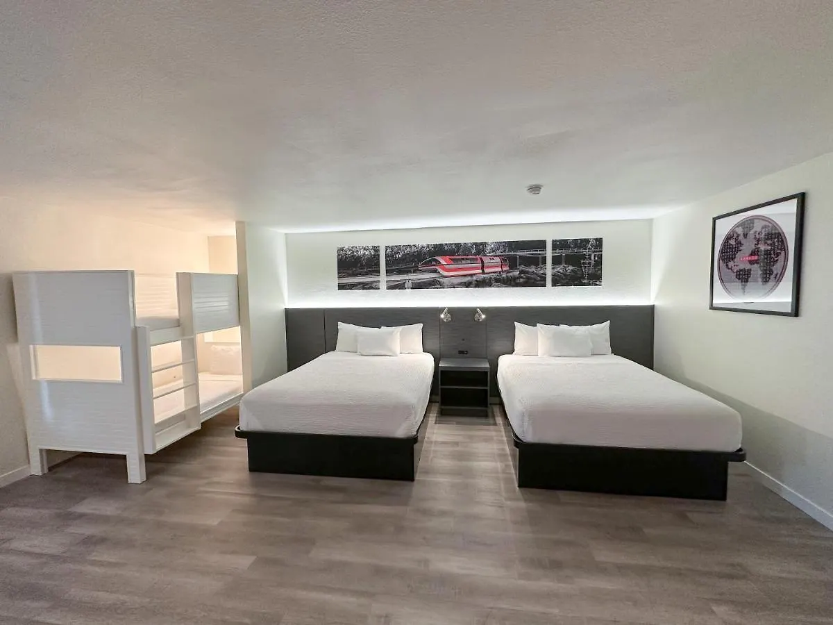 Hotel Ramada By Wyndham Anaheim Convention Center