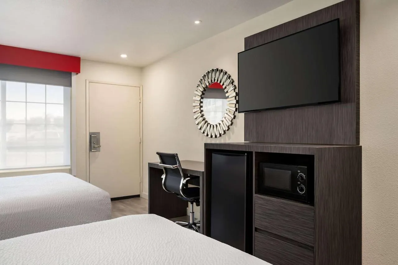 Hotel Ramada By Wyndham Anaheim Convention Center